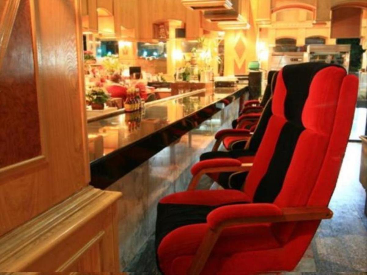 13 Coins Airport Hotel Ngam Wong Wan - Domestic Bangkok Exteriör bild