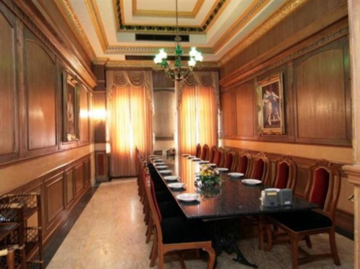 13 Coins Airport Hotel Ngam Wong Wan - Domestic Bangkok Exteriör bild