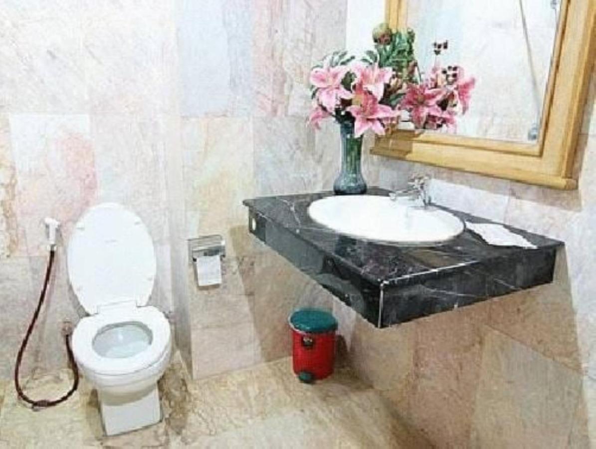13 Coins Airport Hotel Ngam Wong Wan - Domestic Bangkok Exteriör bild