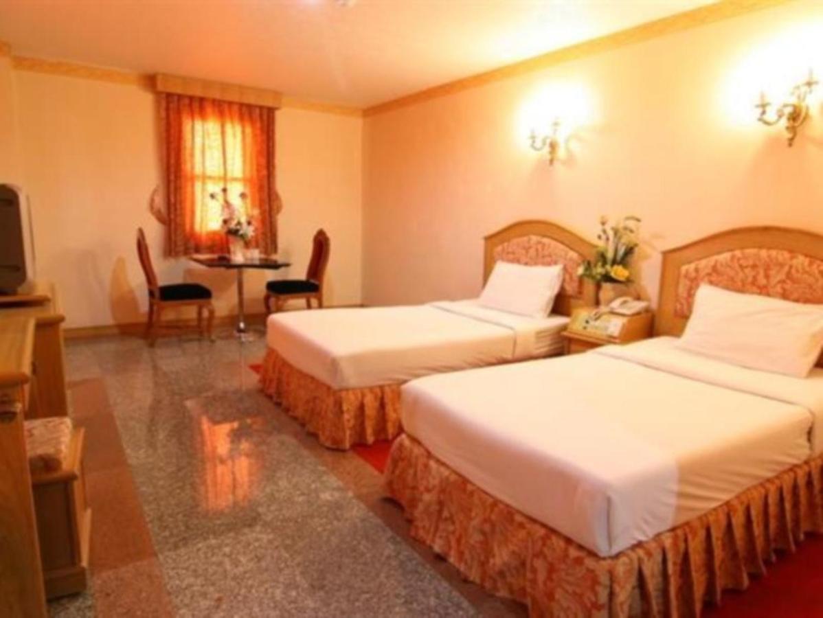 13 Coins Airport Hotel Ngam Wong Wan - Domestic Bangkok Exteriör bild