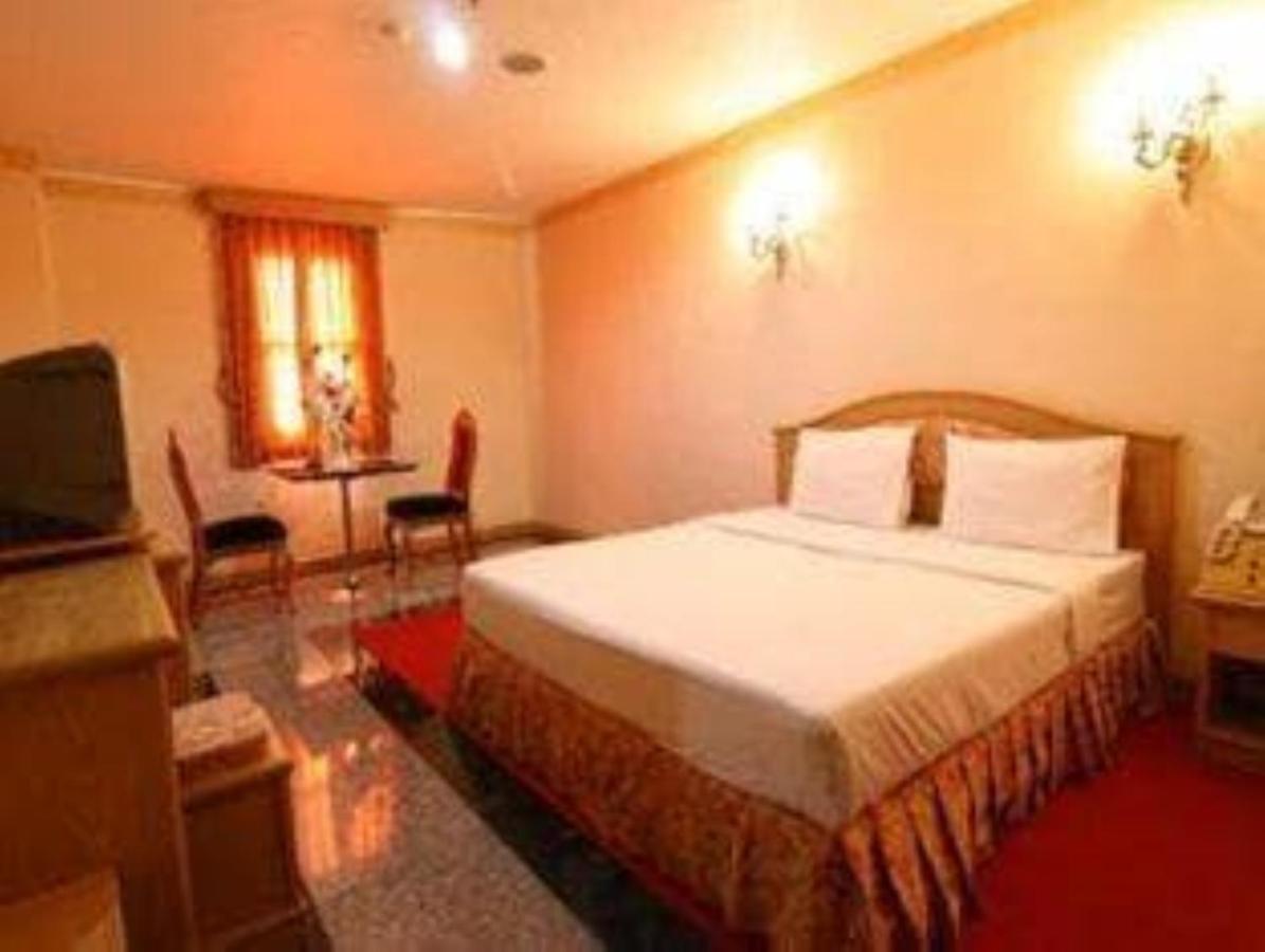 13 Coins Airport Hotel Ngam Wong Wan - Domestic Bangkok Exteriör bild