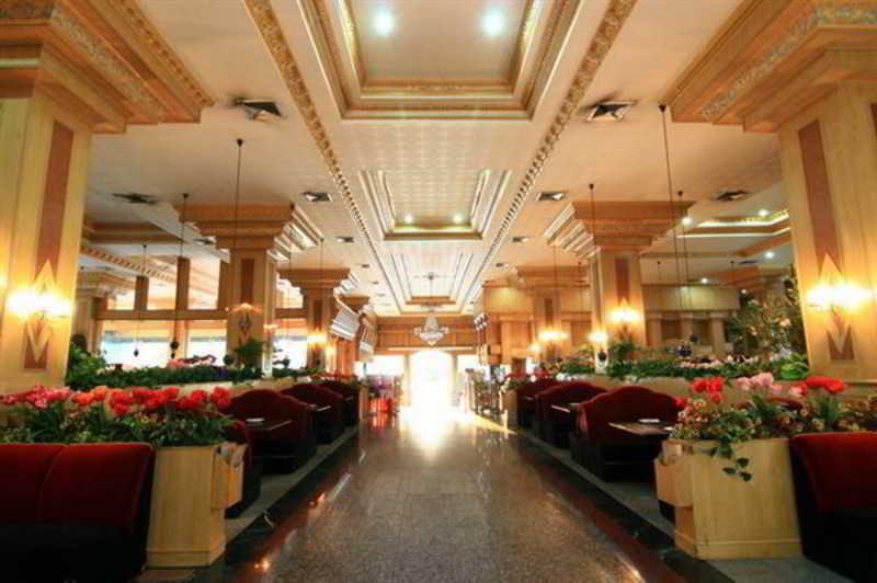 13 Coins Airport Hotel Ngam Wong Wan - Domestic Bangkok Exteriör bild