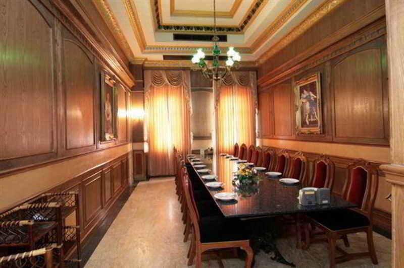 13 Coins Airport Hotel Ngam Wong Wan - Domestic Bangkok Exteriör bild