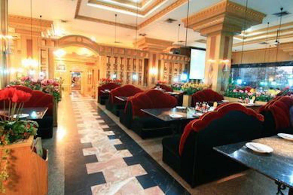 13 Coins Airport Hotel Ngam Wong Wan - Domestic Bangkok Exteriör bild